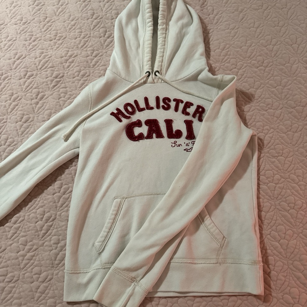 Hollister Women's Cream and Red Hoodie Sweater